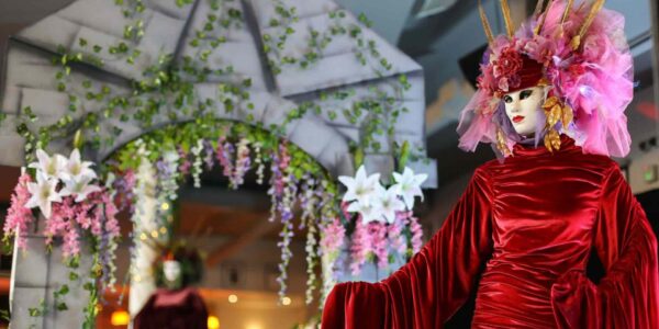 Floral-walkabout-characters-immersive-entertainment