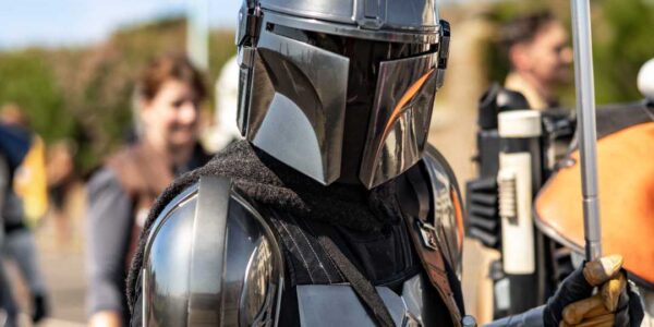 Mandalorian-Character-Available-To-Hire