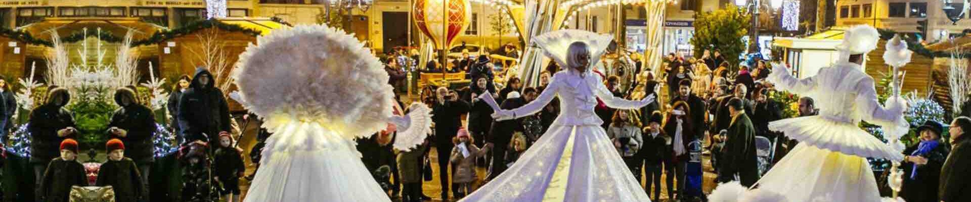 Stilt-Walker-Christmas-Parade-Entertainment.jpg