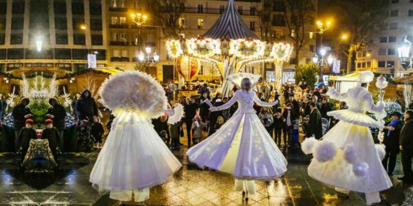 Stilt-Walker-Christmas-Parade-Entertainment.jpg
