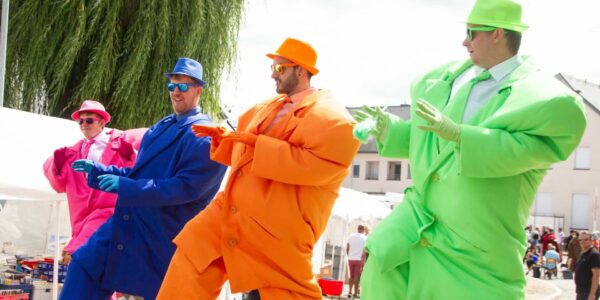 Colourful-Agent-Stilt-Walkers-family-fun-days