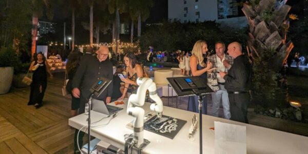 Robotic-Artist-Live-Painting-Private-Events