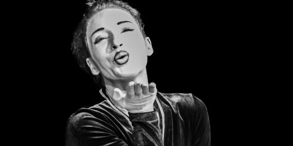 Virtual-Reality-Theatre-Show-Mime-Act