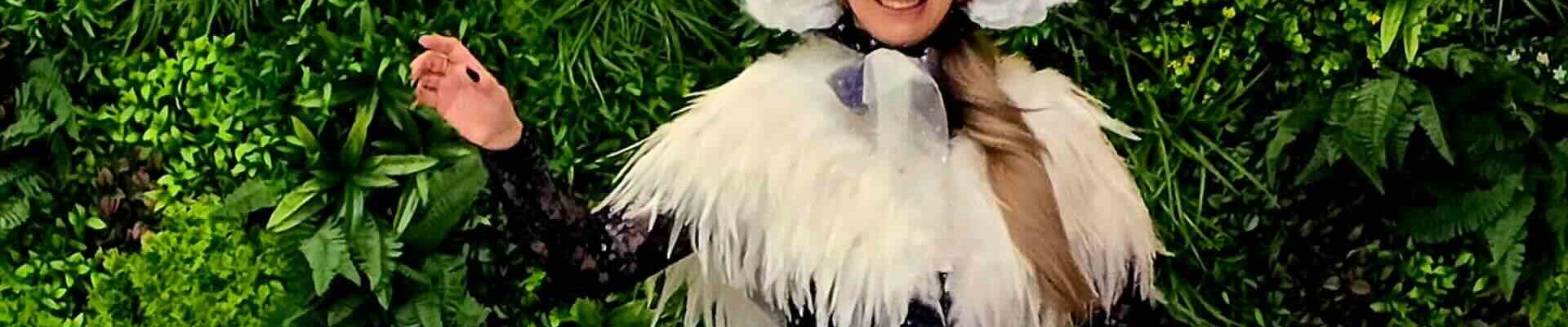Carol-Singer-Stilt-Walker-Shopping-Centre-Events
