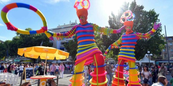 Colourful-Walkabout-Act-Public-Events