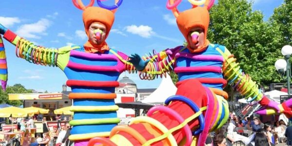 Colourful-Walkabout-Act-Summer-Events
