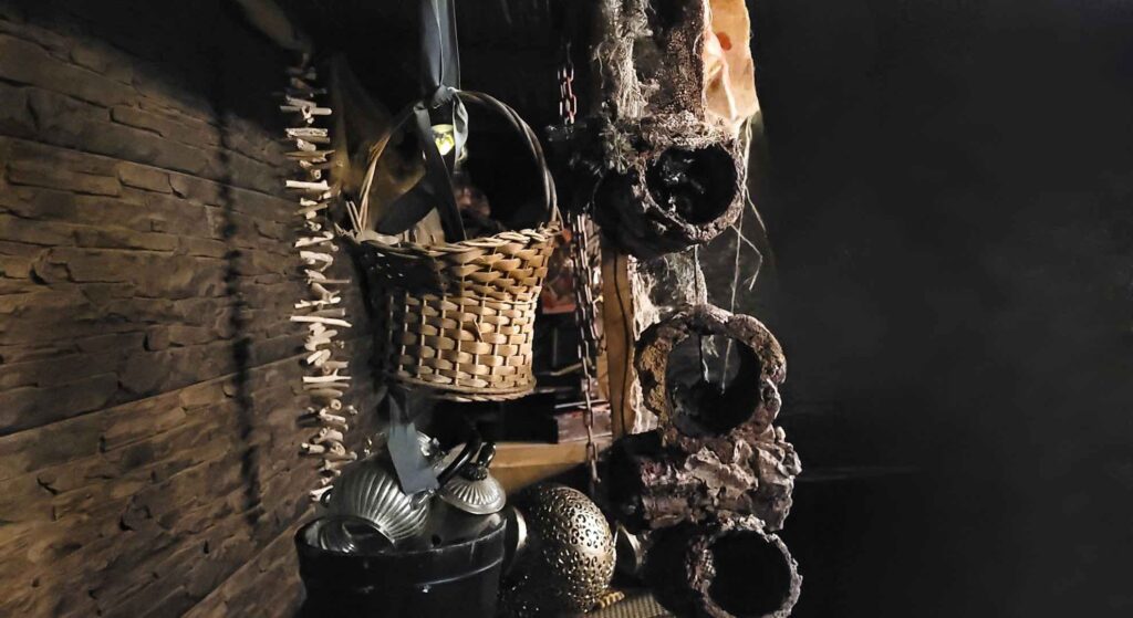 Hanging rattan baskets and relics, props used for event decoration for an Egypt theme.