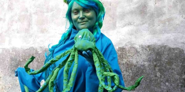 Lady-Sea-Themed-Performer-Interactive-Act