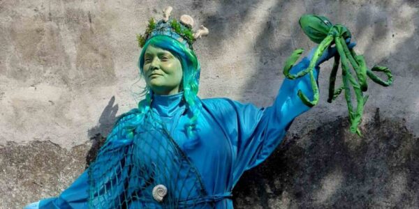 Lady-Sea-Themed-Performer-Walkabout