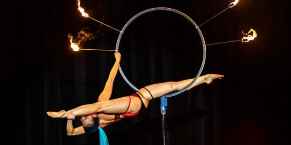 Lollipop-Acrobatic-Show-corporate-event