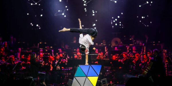 Rubiks-Cube-Acrobatic-Act-Corporate
