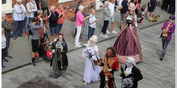 Steampunk-Stilt-Walker-festival-events