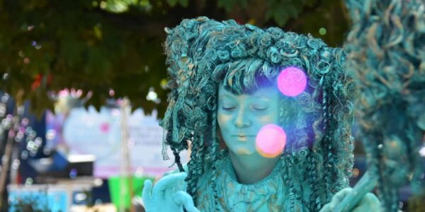 Turquoise-and-Gold-Living-Statues-Corporate-Events