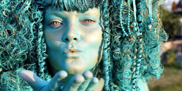 Turquoise-and-Gold-Living-Statues-Public-Events