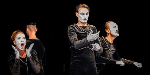 Virtual-Reality-Theatre-Show-Performers