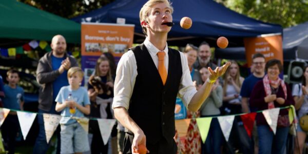 Walkabout-LED-Juggler-Festival