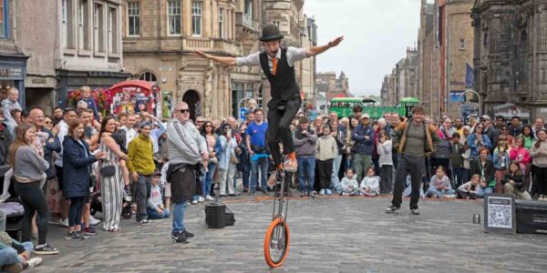 Walkabout-LED-Juggler-Festival-Street