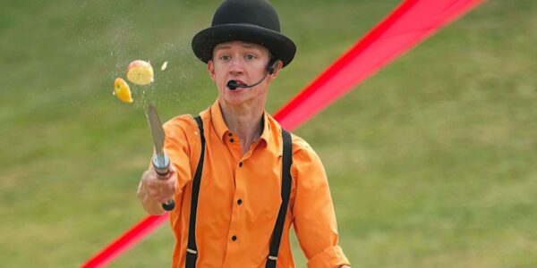 Walkabout-LED-Juggler-Tricks