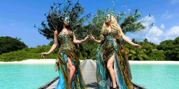 Peacock-Walkabout-Performers-Summer-Outdoor-Events