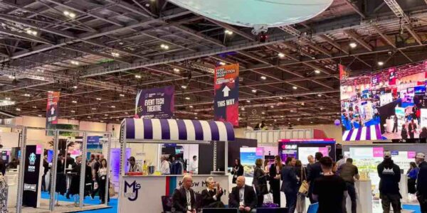 Branded-Airship-Hire-At-Exhibition