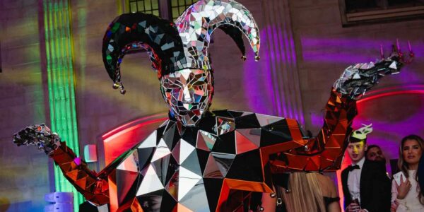 Mirror-Costume-Acts-Corporate-Events