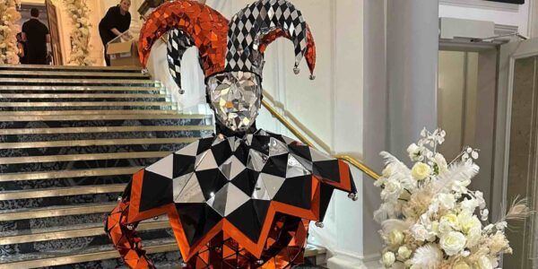 Mirror-Costume-Acts-Gala-Dinners