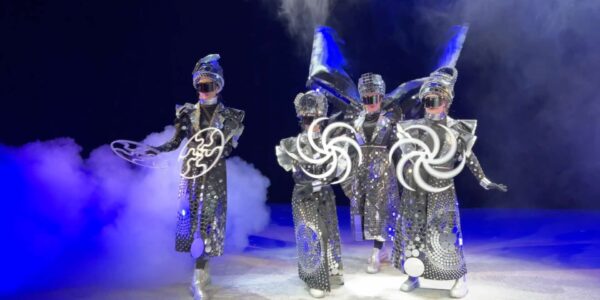 Mystic-Mirror-Walkabout-Act-Public-Outdoor-Events
