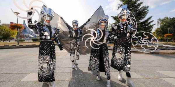 Mystic-Mirror-Walkabout-Act-conferences