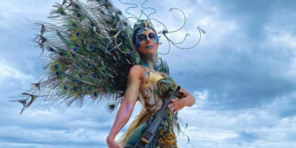 Peacock-Walkabout-Performers-festivals