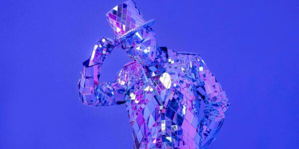 Interactive-Mirror-Couple-Brand-Activations