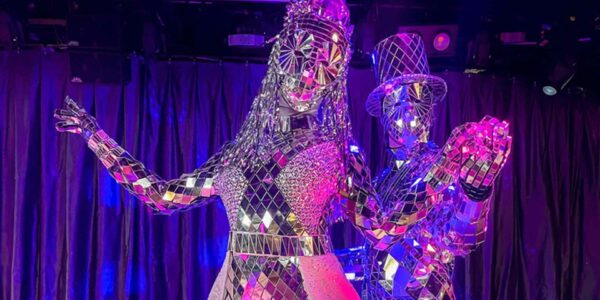 Interactive-Mirror-Couple-Corporate-Events