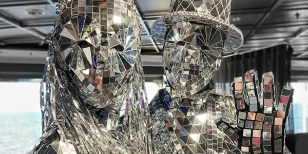 Interactive-Mirror-Couple-Gala-Dinners