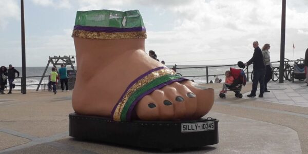 Giant-Foot-Attraction-Street-Theatre