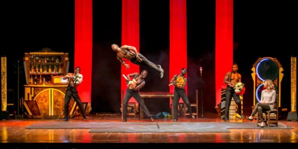 Kenyan-Circus-Acrobats-Gala-Dinner-Performance