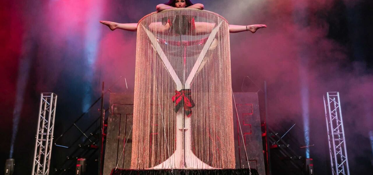 Vintage-Martini-Glass-Performer-Gala-Dinners
