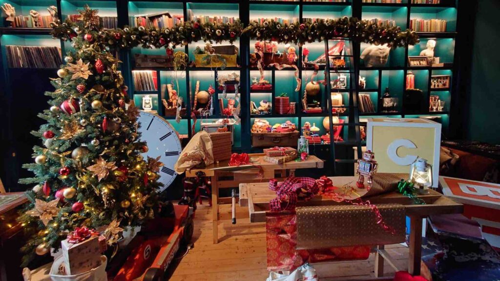 A stunning classic Christmas themed event with rustic colours and a grotto.