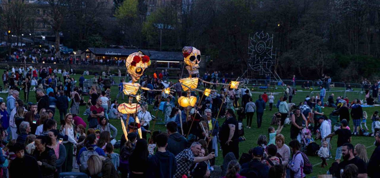 Halloween-Event-Entertainment-Illuminated-Puppets