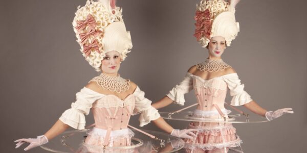 Luxury-Walkabout-Tables-corporate-events