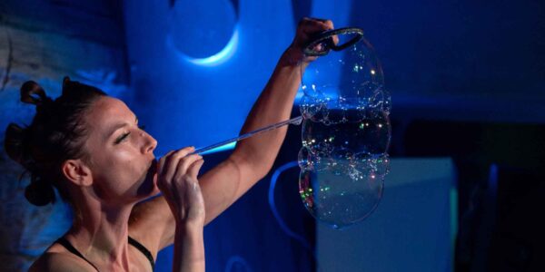 Walkabout-Bubbleologist-For-Events