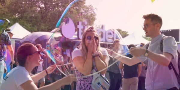 Walkabout-Bubbleologist-Outdoor-Summer-Events