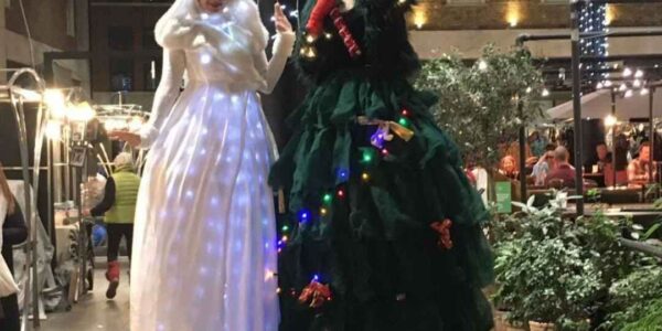 Walkabout-Christmas-Entertainers-Stilt-Walkers