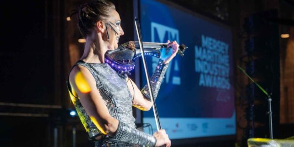 Aerial-Mirror-Violinist-Christmas-Events