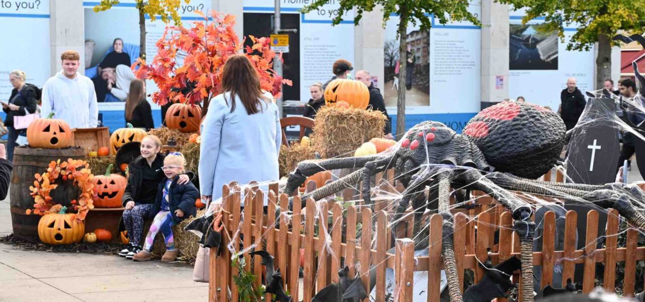 We created and installed bespoke set designs for Liverpool BID’s 2024 Halloween retail activation.