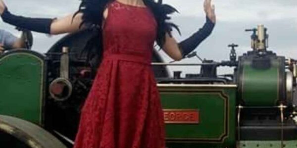 Stilt-Walking-Violinist-Walkabout-Entertainment