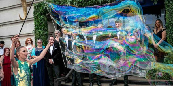 Walkabout-Bubbleologist-Festival-Events