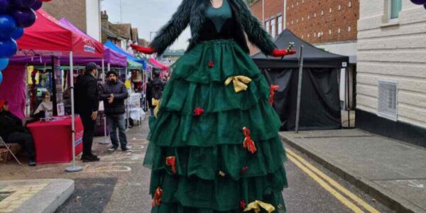 Walkabout-Christmas-Entertainers-Christmas-Tree