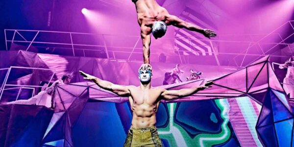 Acrobatic-Hand-To-Hand-Duo-Stage-Shows