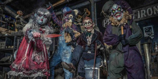 Haunted-Dolls-Walkabout-Act-Popular-Scare-Actors