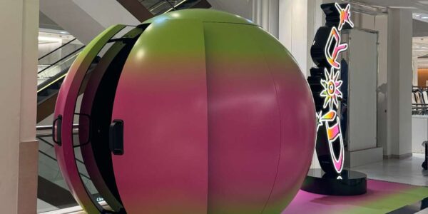 Immersive-Retail-Activation-VR-Pod