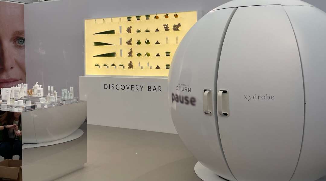 Sleek-Immersive-VR-Pod